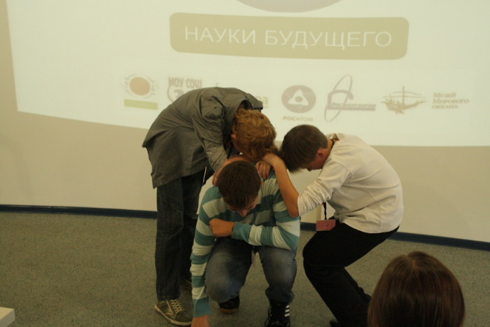 Фото к Восьмиклассники сыграли в шпионов и хакеров… по физике