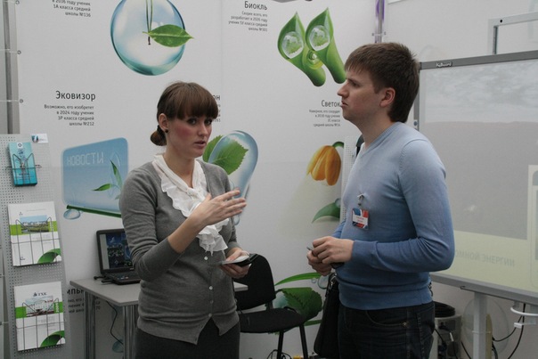 Фото к Экспозицию информационного центра на фестивале «Роботех-2011» посетил губернатор Красноярского края Лев Владимирович Кузнецов.