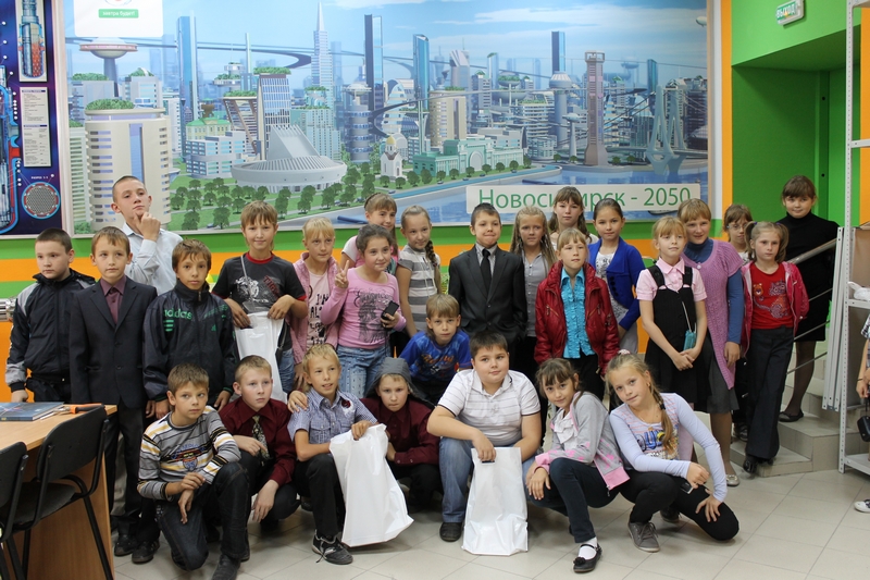 Фото к Новосибирские школьники получили подарки от именинника — компании «ТВЭЛ» 