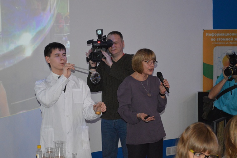 Фото к «Энергия науки» в Смоленске: «эффект бабочки», смерть Наполеона и «Жизнь в бутылке»