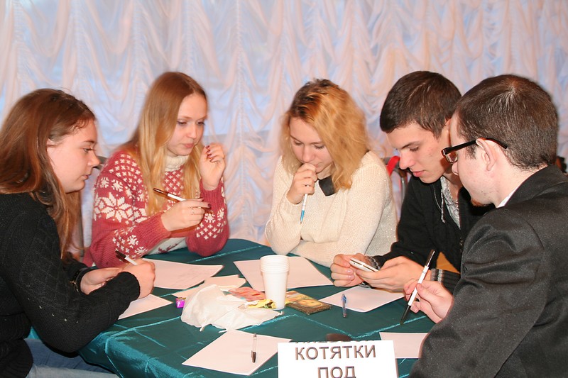Фото к «Три тысячных» против «Кинетического континуума глобальной хроносферы»: в Смоленской области прошел турнир по «Что? Где? Когда?»