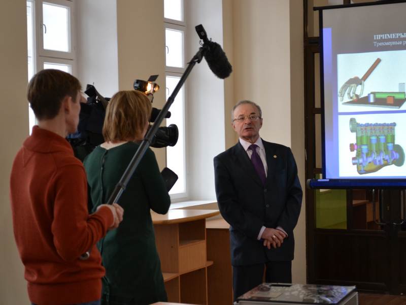 Фото к Нижегородские лицеисты познакомились с суперЭВМ в рамках проекта «Закрытый Саров в открытом пространстве»