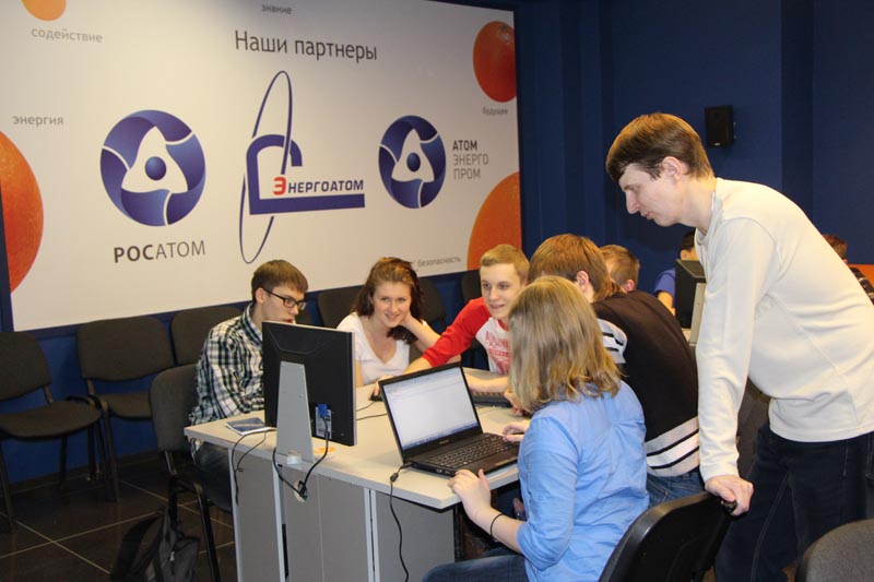 Фото к В томском информационном центре стартовал проект «Школа юного web-программиста»