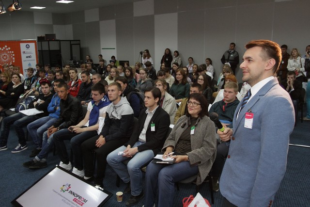Фото к Более 300 человек посетили секцию «Профессии атомной отрасли» на «ИННОПРОМе-2014»