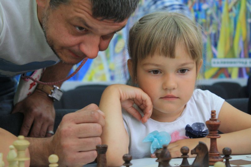 Фото к Обыграть Карпова: в День шахмат в калининградском ИЦАЭ прошел сеанс одновременной игры с участием лучших спортсменов региона