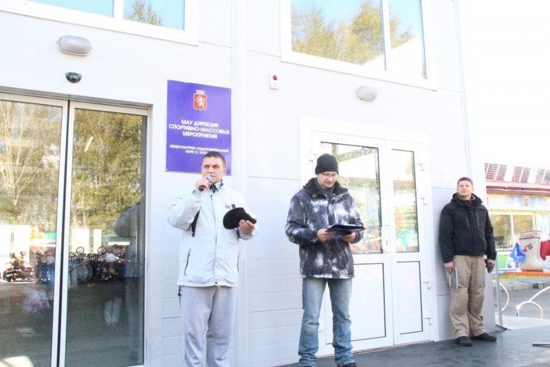 Фото к На праздновании Дня Енисея информцентр устроил Парад мусорных монстров
