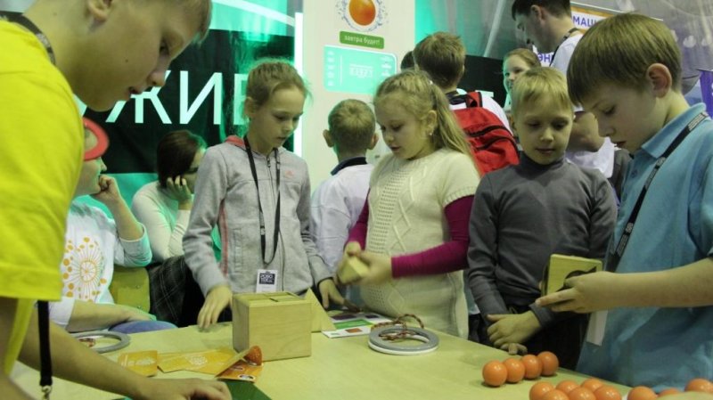 Фото к «Роботех. Мирный атом»: ИЦАЭ Красноярска представил свою площадку на краевом чемпионате по робототехнике