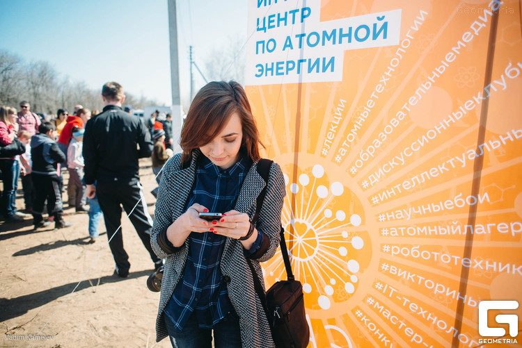 Фото к В День космонавтики на месте приземления Гагарина информационный центр по атомной энергии Саратова провел акцию для детей и молодежи «SPACE пикник» 