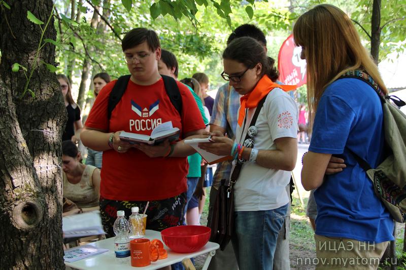 Фото к Учись, играй и зажигай: ИЦАЭ развернули научно-интерактивные площадки на городских фестивалях