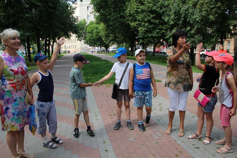 Фото к «Профессии атомной отрасли»: в «Читающем сквере на Звездинке» презентовали книжку-раскраску