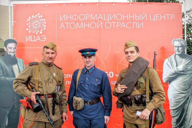 Фото к Все о физике, радиации и космосе: ИЦАЭ Челябинска выступил на XI Общественно-политическом вернисаже