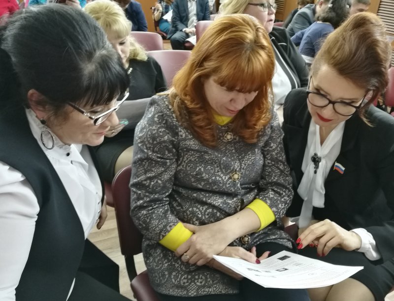 Фото к Как «вырастить» ученого: в Снежногорске обсудили школьные стартапы как социокультурный тренд