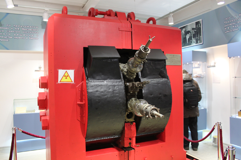 Фото к «Петербургский радий» и первый в мире циклотрон: школьники посетили Радиевый институт