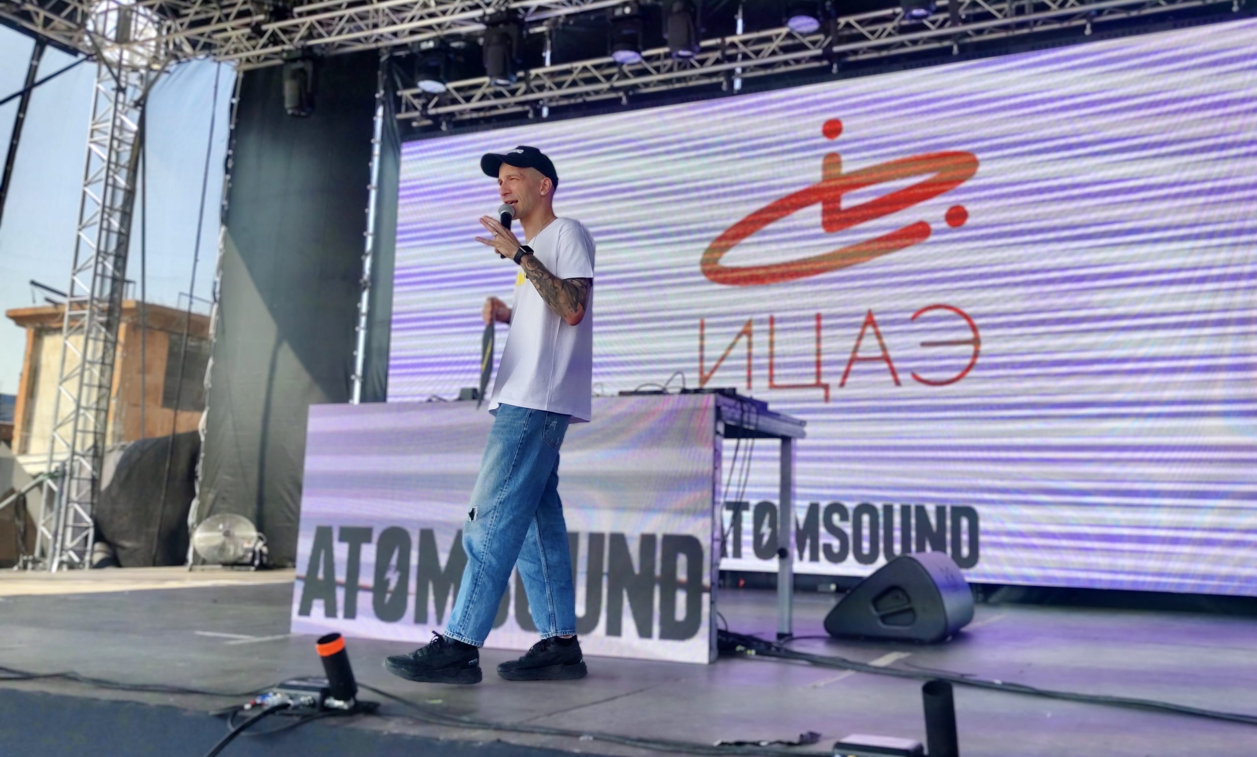 DJ Imanbek представил «AtomSound» на научно-популярном ток-шоу в стиле  «индастриал»